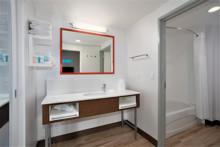 Bathroom 5, Hampton Inn & Suites Logan, Cache