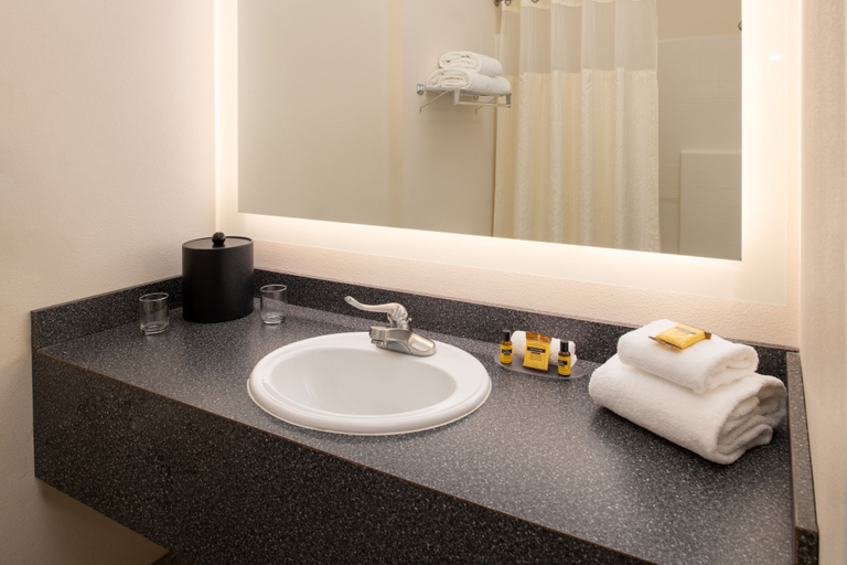Bathroom 5, River Lodge and Cabins, Morrow