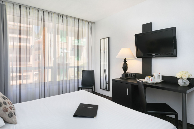 Bedroom 3, Best Western Hotel Mediterranee Menton, Alpes-Maritimes