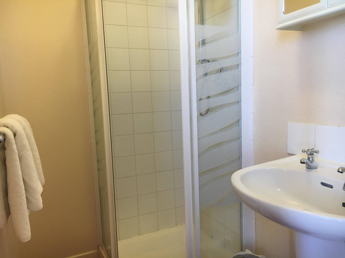 Bathroom 3, Balmoral Hotel, Poole