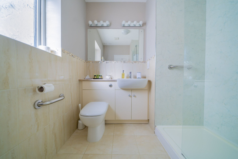 Bathroom 4, Peartree Serviced Apartments, Wiltshire