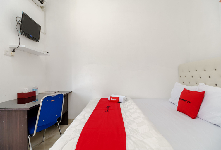 Bedroom 4, RedDoorz near Jalan MP Mangkunegara Palembang, Palembang