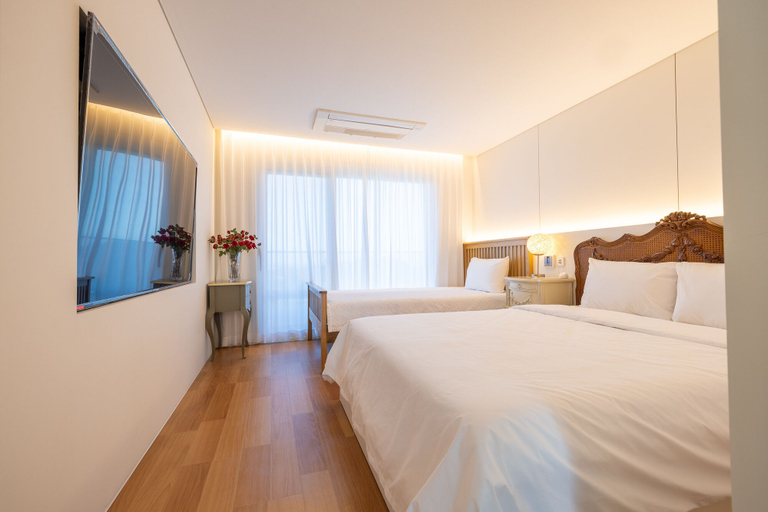 Bedroom 2, Jeju Bunker Hotel & Resort, Seogwipo