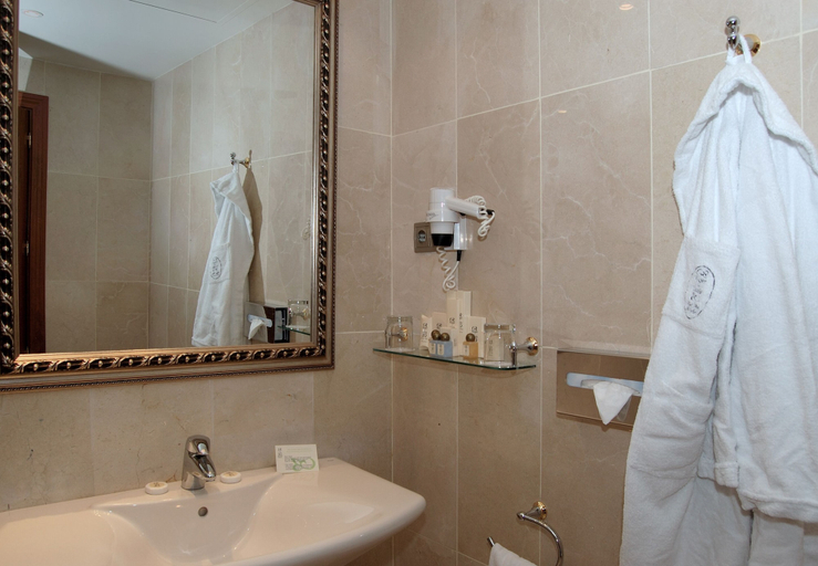 Bathroom 4, Hotel Roger de Lluria Barcelona, Barcelona