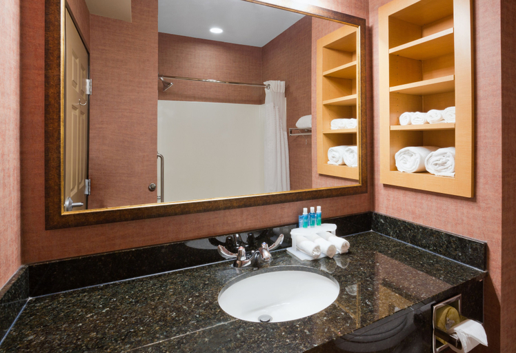 Bathroom 4, Holiday Inn Express & Suites BRAINERD-BAXTER by IHG, Crow Wing