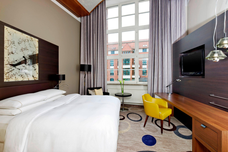 Bedroom 4, Sheraton Hannover Pelikan Hotel, Region Hannover