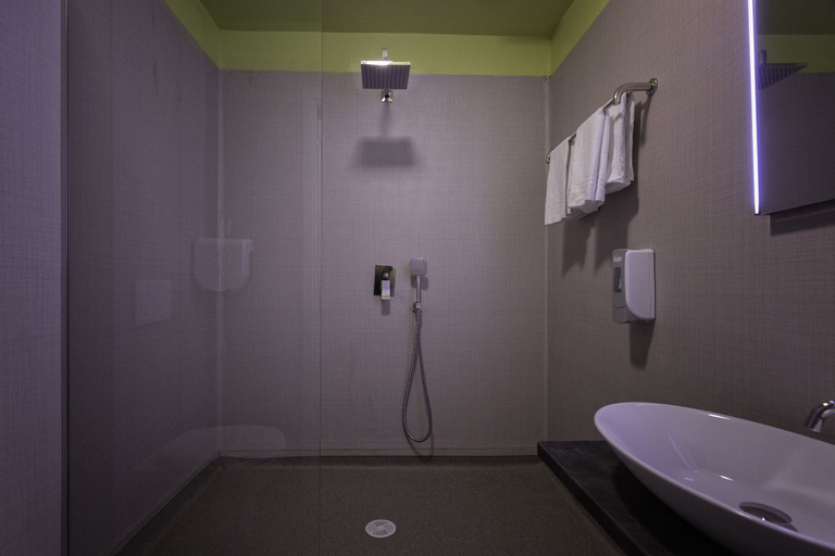 Bathroom 3, Hôtel Rocade, Ariège