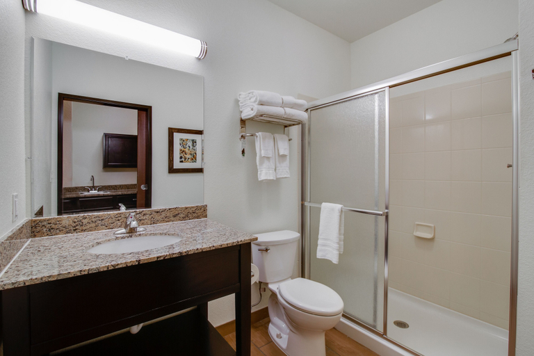 Bathroom 3, Inn at Hunters Run, McKenzie