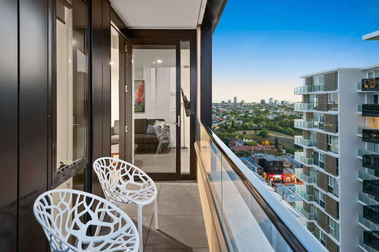 Exterior & Views 3