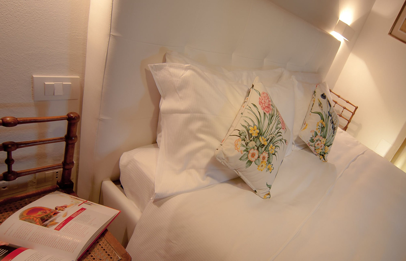 Bedroom 3, Villa I Barronci Resort & Spa, Florence