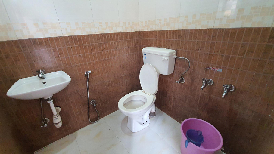 Bathroom, Prakash Residency, The Nilgiris