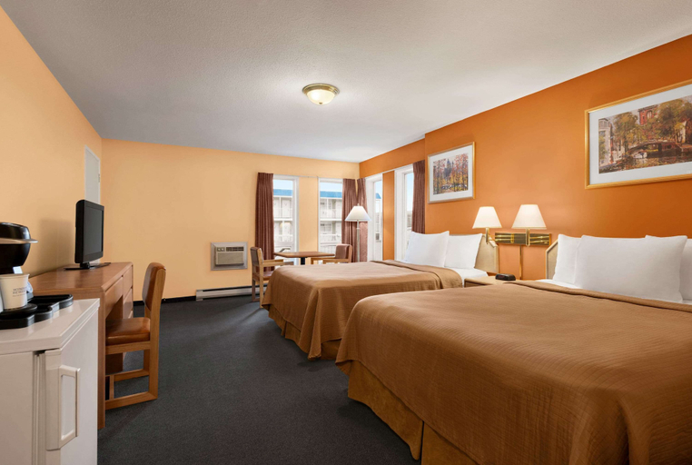 Bedroom 2, Travelodge by Wyndham Quesnel, Cariboo