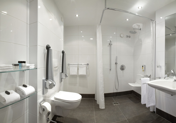 Bathroom 4, Van der Valk Hotel Hildesheim, Hildesheim