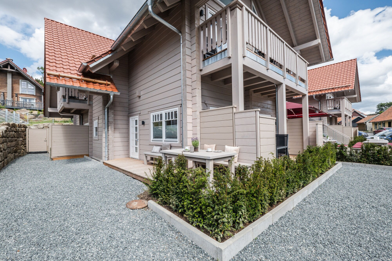 Exterior & Views