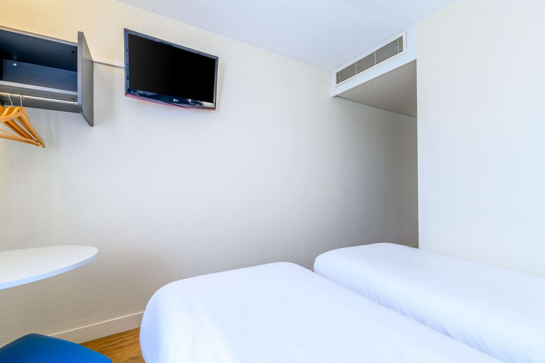 Bedroom 2, Comfort Hotel Paris Porte d'Ivry, Val-de-Marne