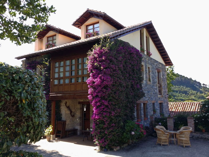 Trisqueles y Buganvillas, Asturias