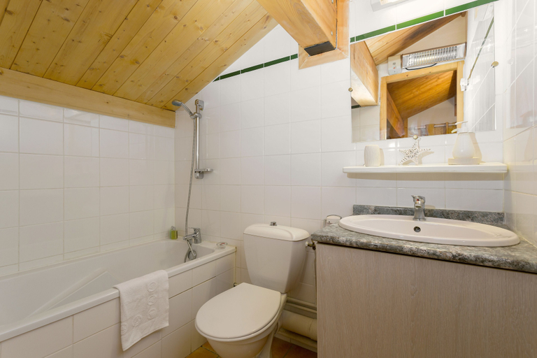 Bathroom 3, Madame Vacances les Chalets des Alpages, Savoie
