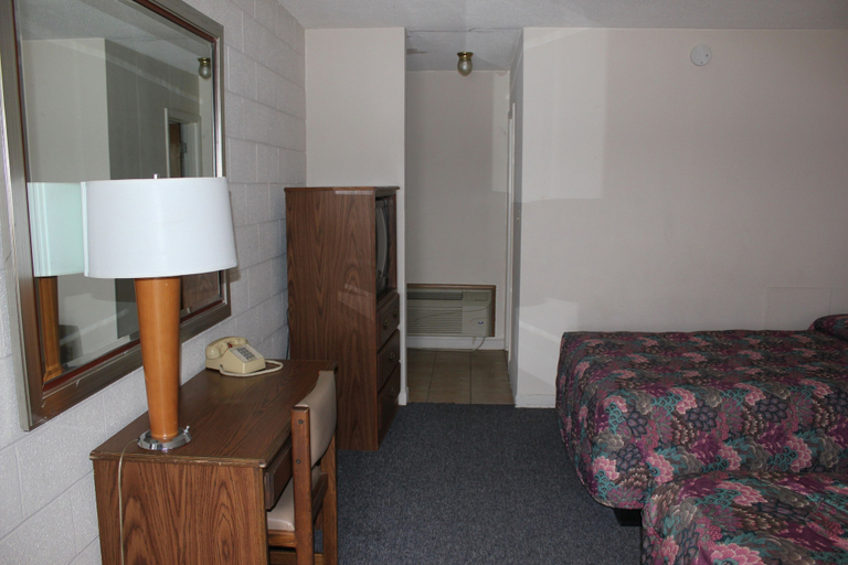 Bedroom 3, Hastings Inn, Adams