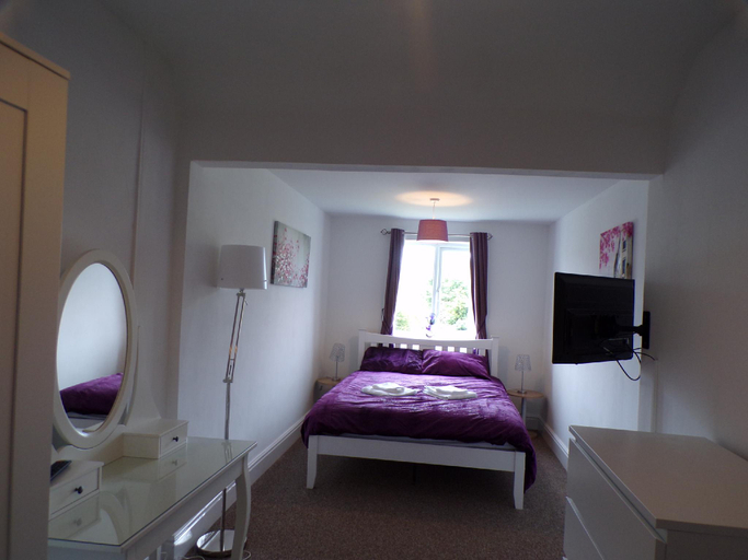 Others 4, Zoo Cottage, Cheshire West and Chester