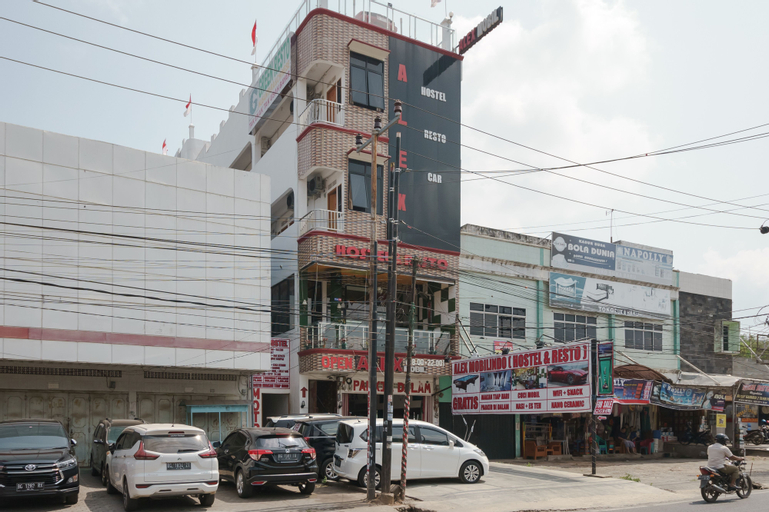 Exterior & Views 2, RedDoorz near Jalan MP Mangkunegara Palembang, Palembang