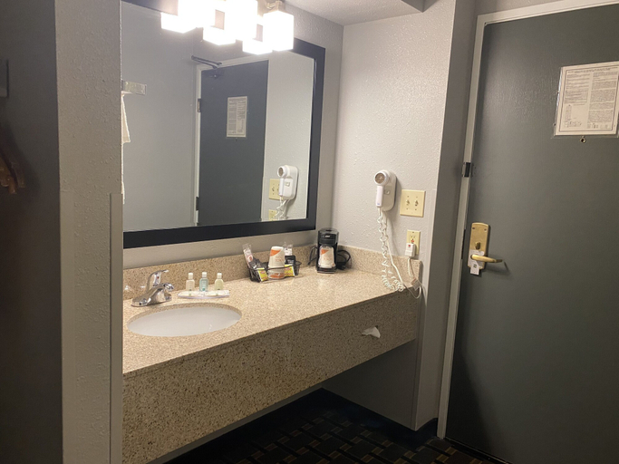 Bathroom 5, Quality Inn Mauston I-90, Juneau