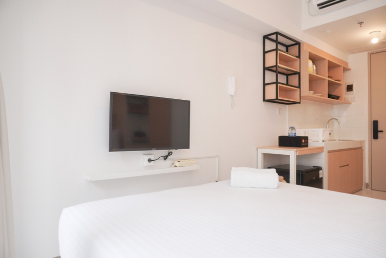 Bedroom 2, Warm and Simply Studio at Tokyo Riverside PIK 2 Apartment By Travelio, Tangerang