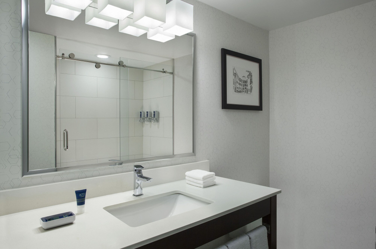 Bathroom 5, Four Points by Sheraton Richmond, Chesterfield