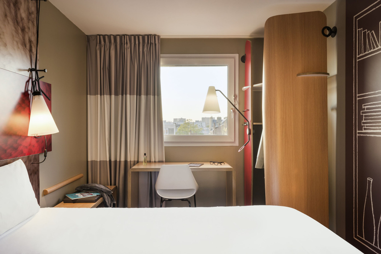 Bedroom 2, ibis Reading Centre, Reading