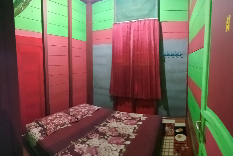 Bedroom 4, PENGINAPAN HOMESTAY LIORY (RUMAH KOPI&CAFE RESTO), South Pesisir