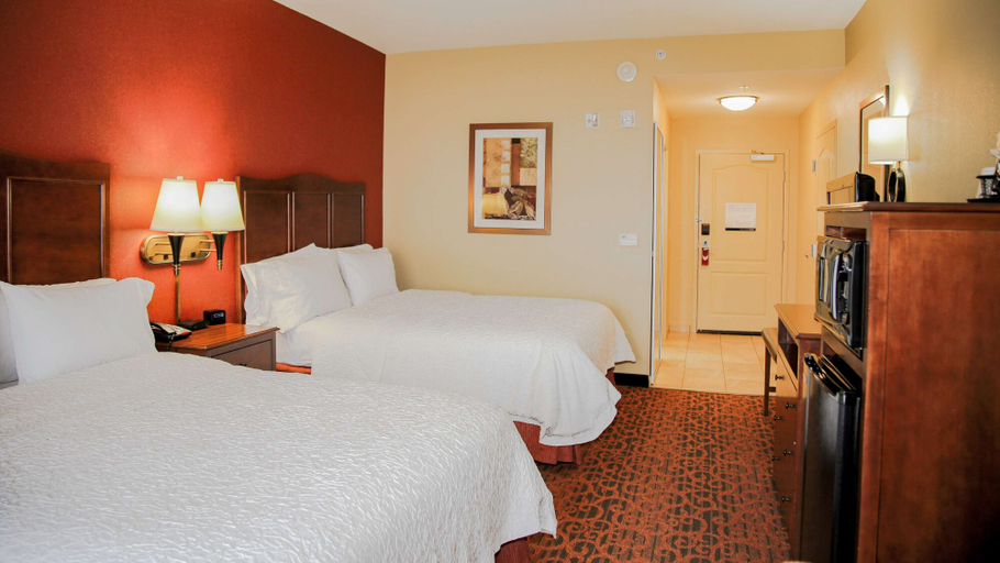 Bedroom 3, Hampton Inn Matamoras/Milford, Pike