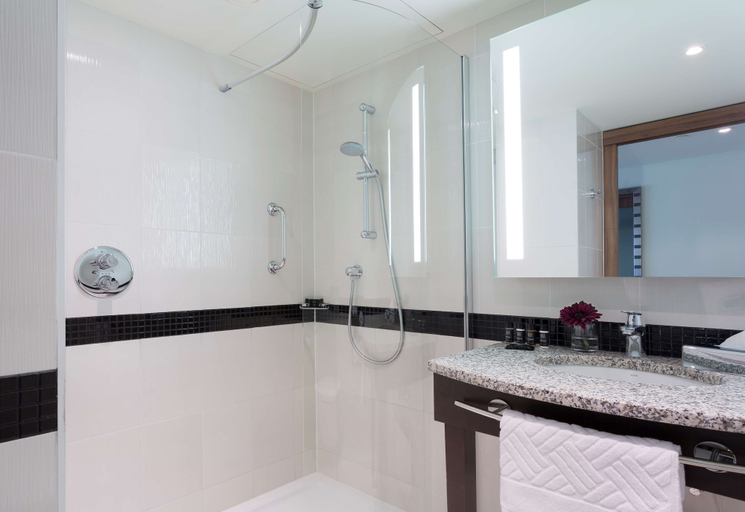 Bathroom 4, Hampton by Hilton Warsaw City Centre, Warsaw