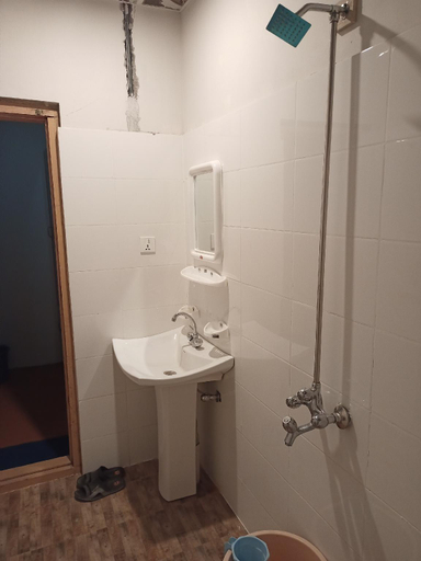 Bathroom, Glacials Inn, Northern Areas