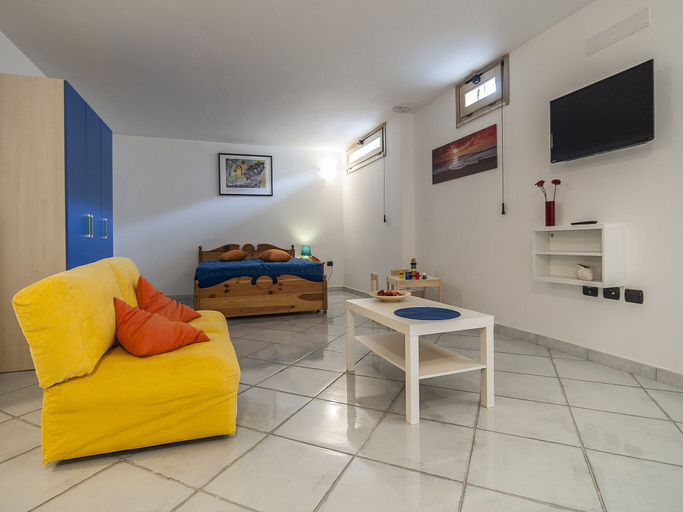 Others 5, Casa Vacanza Villa Omero, Latina