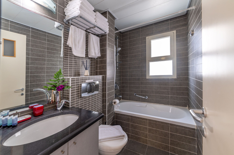 Bathroom 4, Ben Yehuda Apartments
