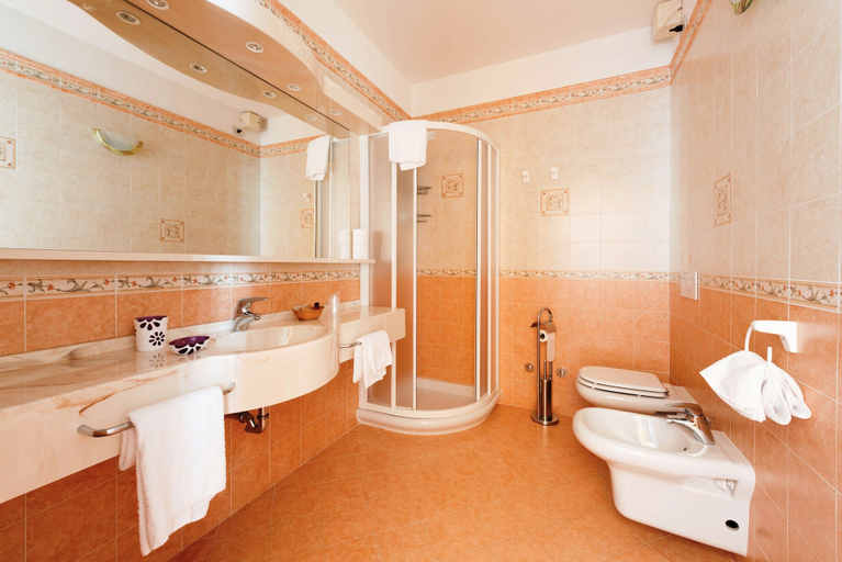 Bathroom 4, Hotel Maderno by Double Hospitality, Brescia
