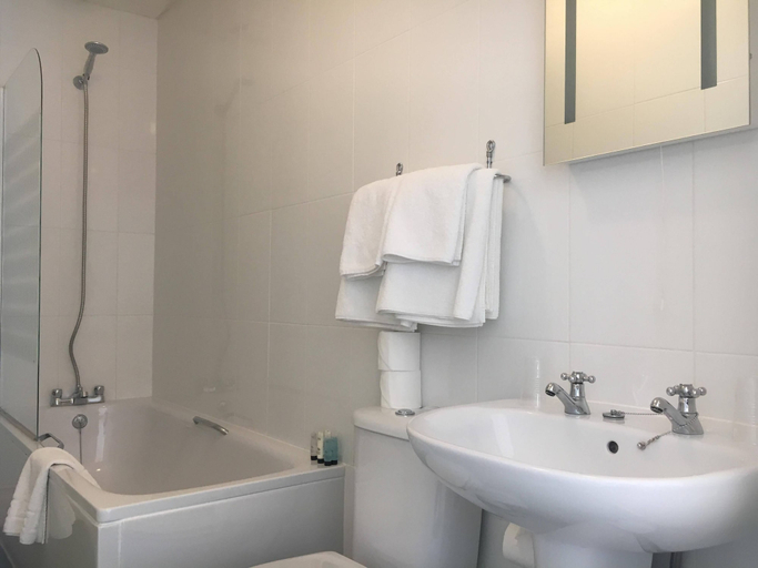 Bathroom 3, Balmoral Hotel, Poole