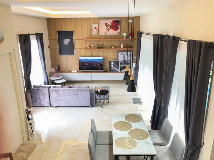 Dining Room 16