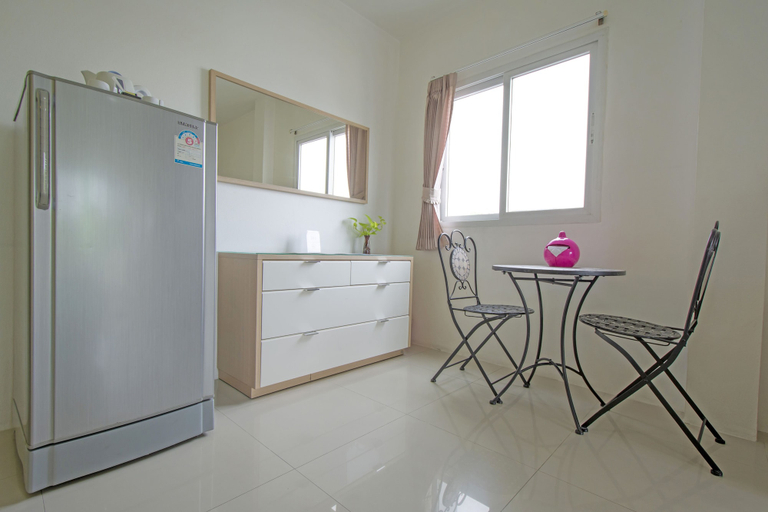 Others 5, Sansuk Apartment, Muang Pathum Thani
