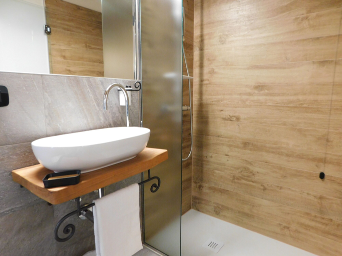 Bathroom 4, Nicomat Rooms, Verbano-Cusio-Ossola