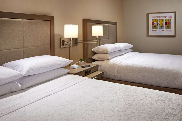 Bedroom 4, Hampton Inn Long Beach Airport, Los Angeles