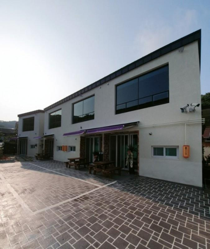 Ulsan Apool House Pool Villa Pension, Buk