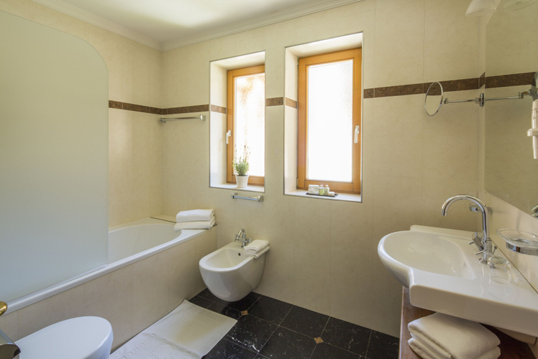 Bathroom 5, Hotel Cristallo, Bolzano