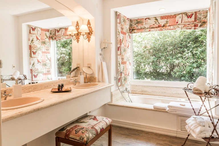 Bathroom 5, L'Auberge, n.a351