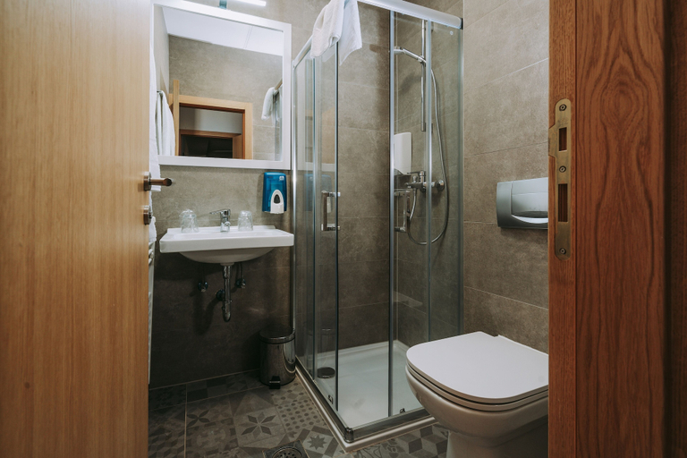 Bathroom 5, Hotel Slisko, Zagreb