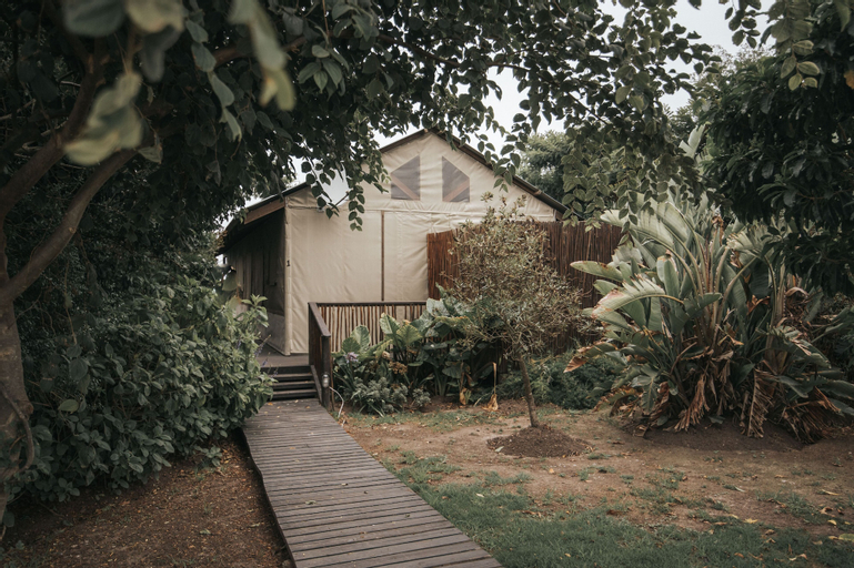 Exterior & Views 9