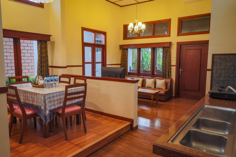 Dining Room 4