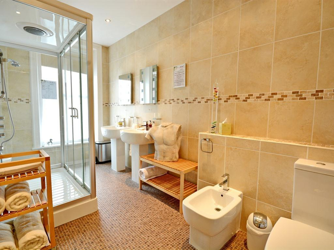 Bathroom 2, ParkRoyal Blackpool, Blackpool