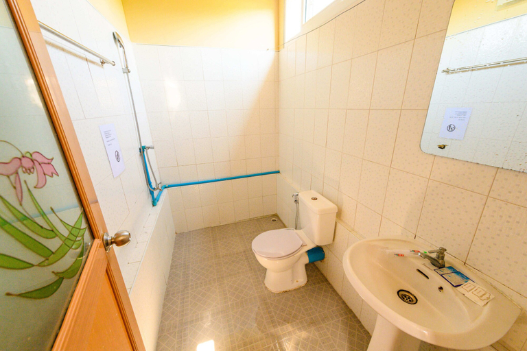 Bathroom, Lover View Pool Bar & Bungalows, Bassein