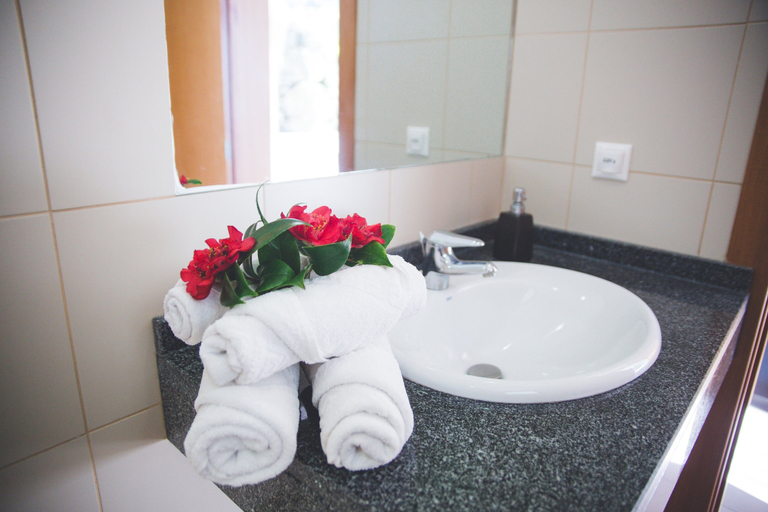 Bathroom, Casa da Capelinha, São Vicente