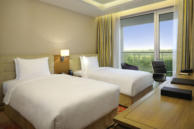 Bedroom 3, DoubleTree Suites by Hilton Bengaluru Outer Ring Road, Bangalore